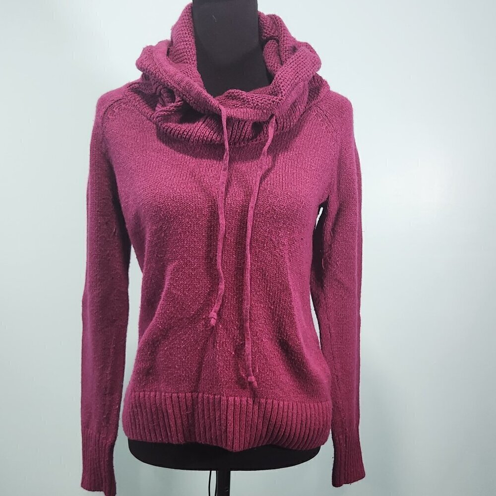 Ladies Columbia Medium Purple Cowl neck long sleeve fitted sweater. Lot E